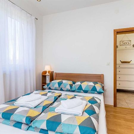 Holiday Home Olive Garden Brzac Bagian luar foto