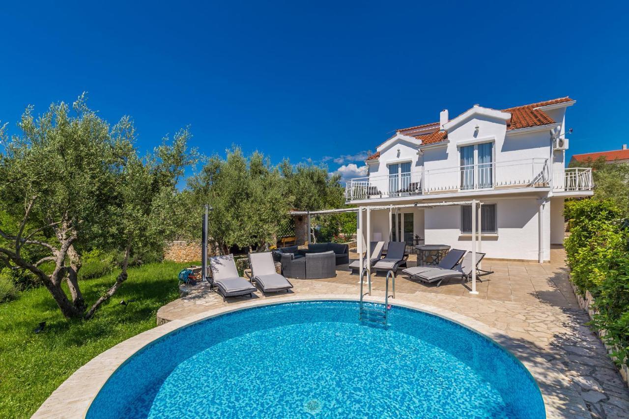 Holiday Home Olive Garden Brzac Bagian luar foto