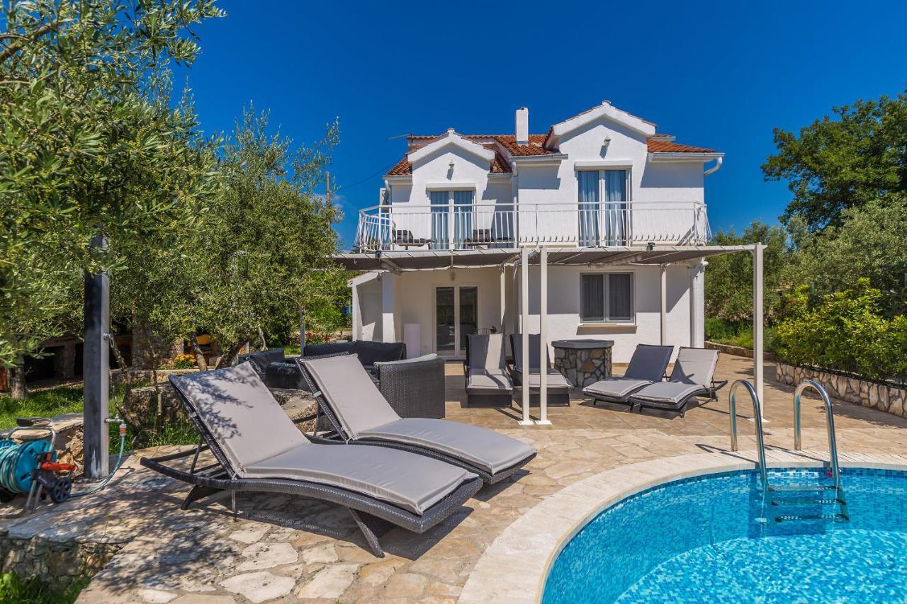 Holiday Home Olive Garden Brzac Bagian luar foto