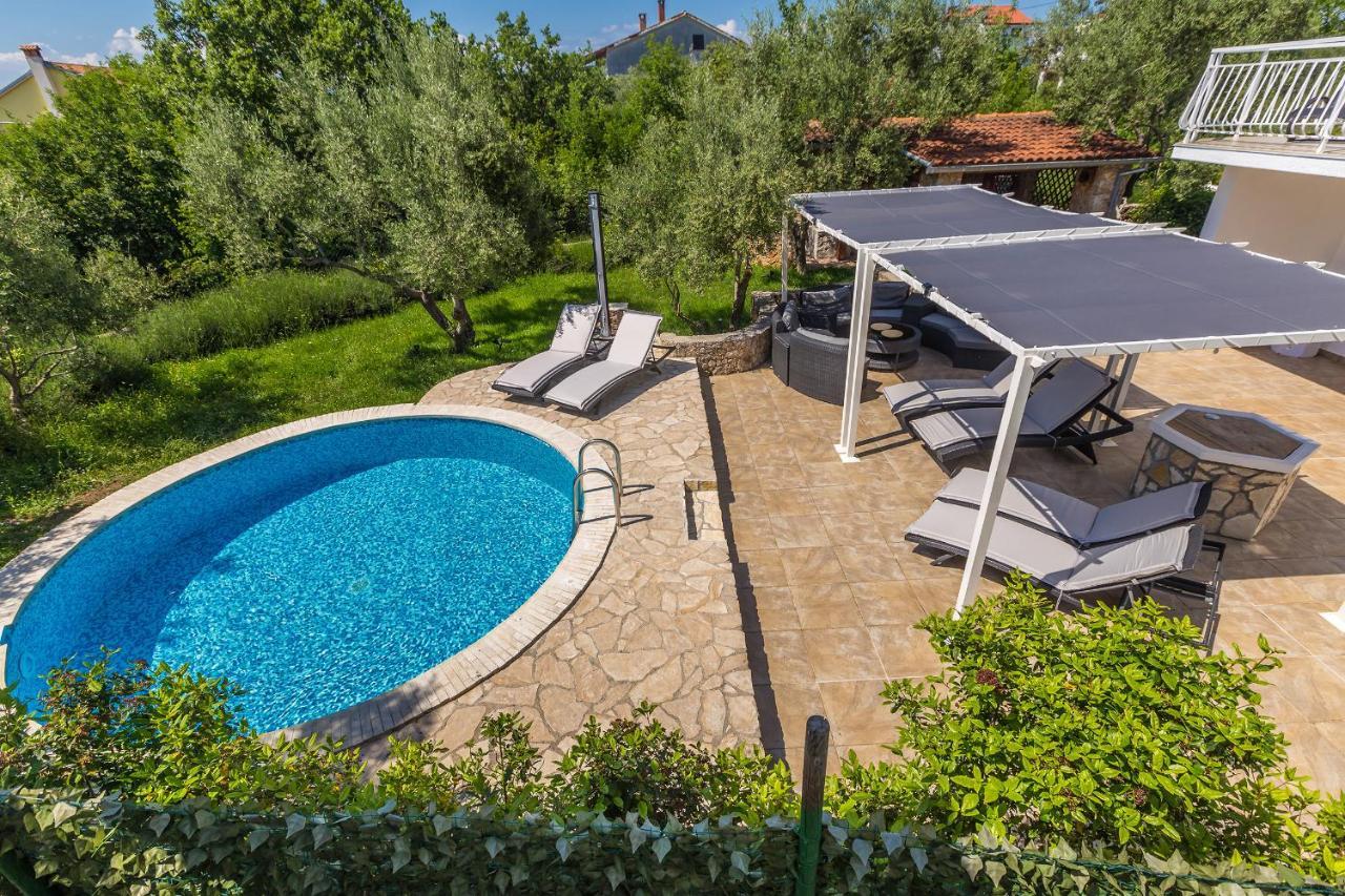 Holiday Home Olive Garden Brzac Bagian luar foto