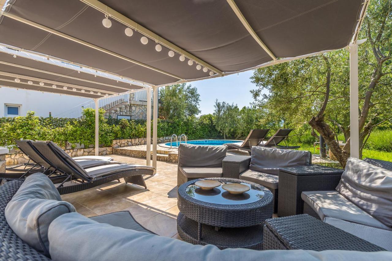 Holiday Home Olive Garden Brzac Bagian luar foto