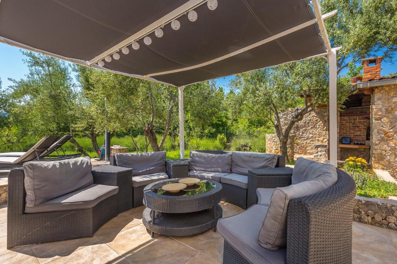 Holiday Home Olive Garden Brzac Bagian luar foto