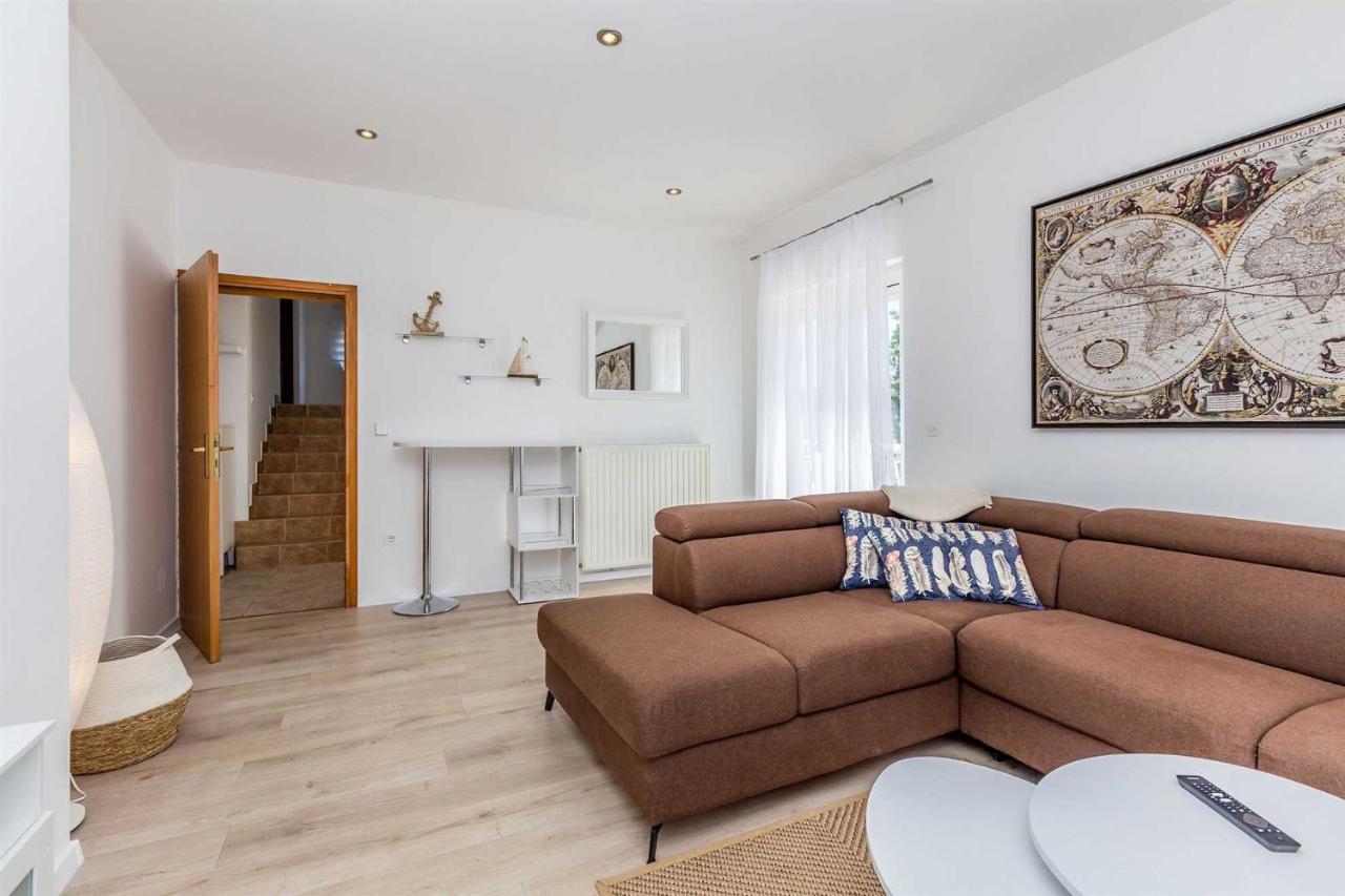 Holiday Home Olive Garden Brzac Bagian luar foto