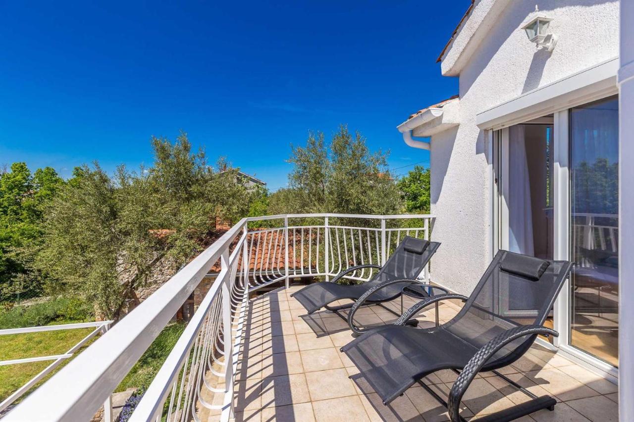 Holiday Home Olive Garden Brzac Bagian luar foto