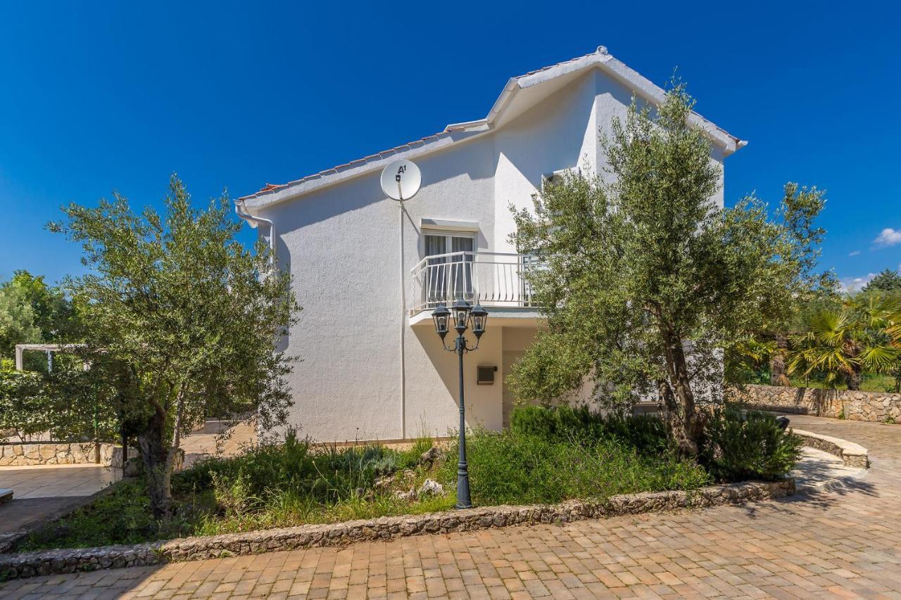 Holiday Home Olive Garden Brzac Bagian luar foto
