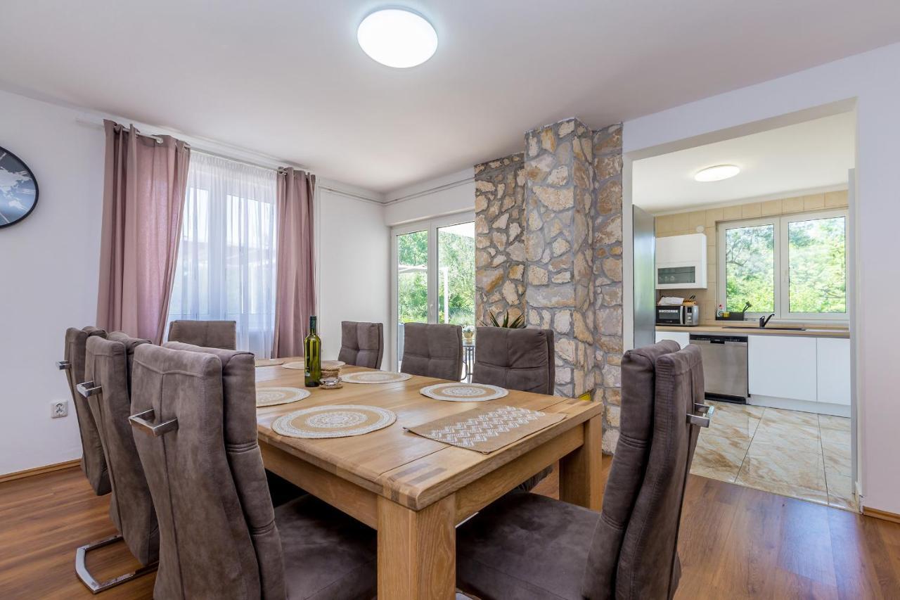 Holiday Home Olive Garden Brzac Bagian luar foto
