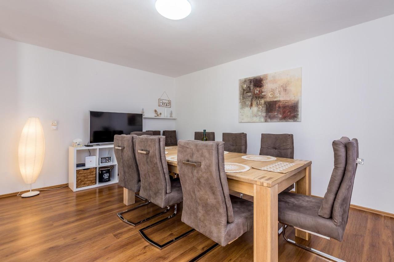 Holiday Home Olive Garden Brzac Bagian luar foto