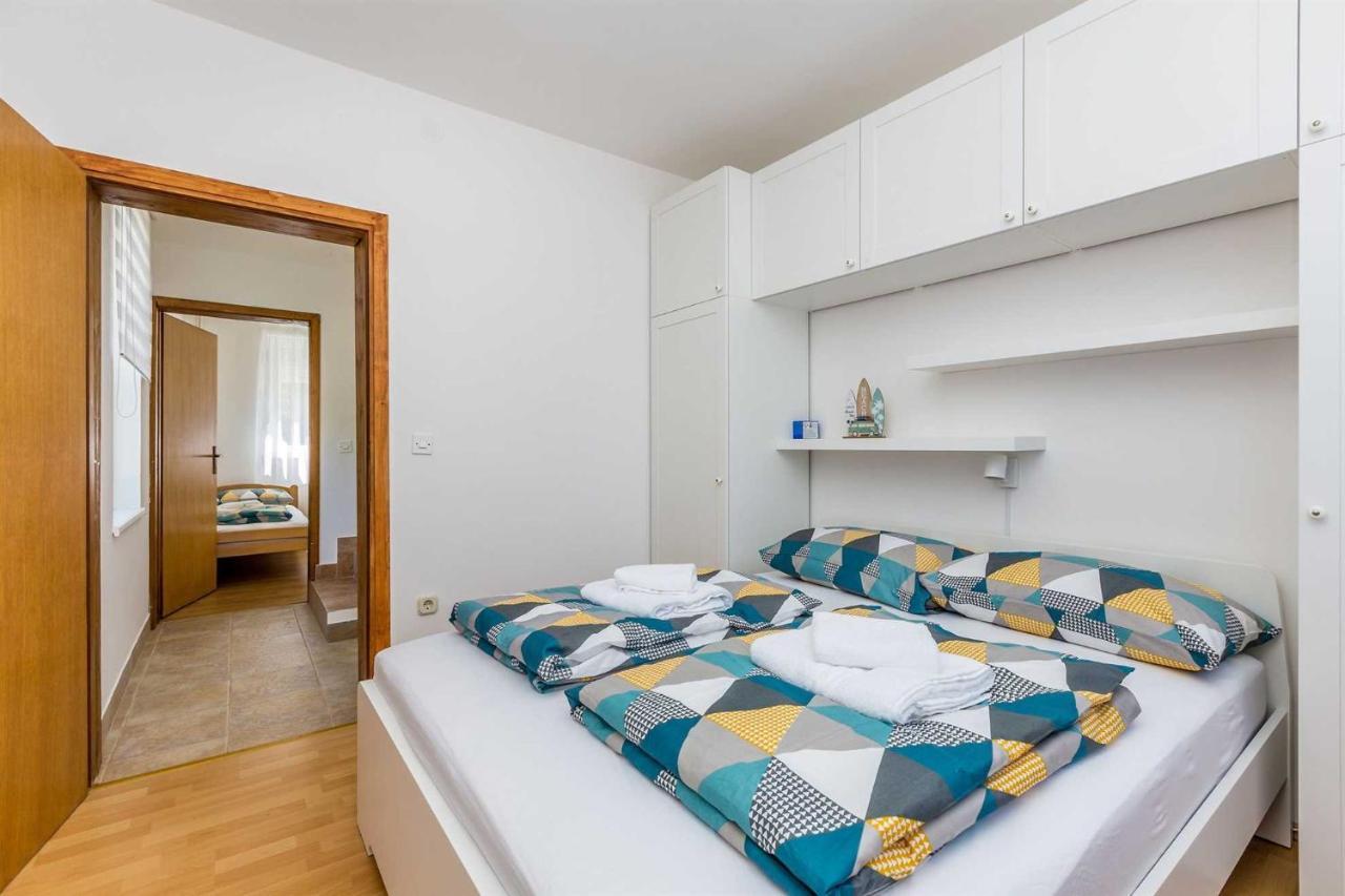 Holiday Home Olive Garden Brzac Bagian luar foto