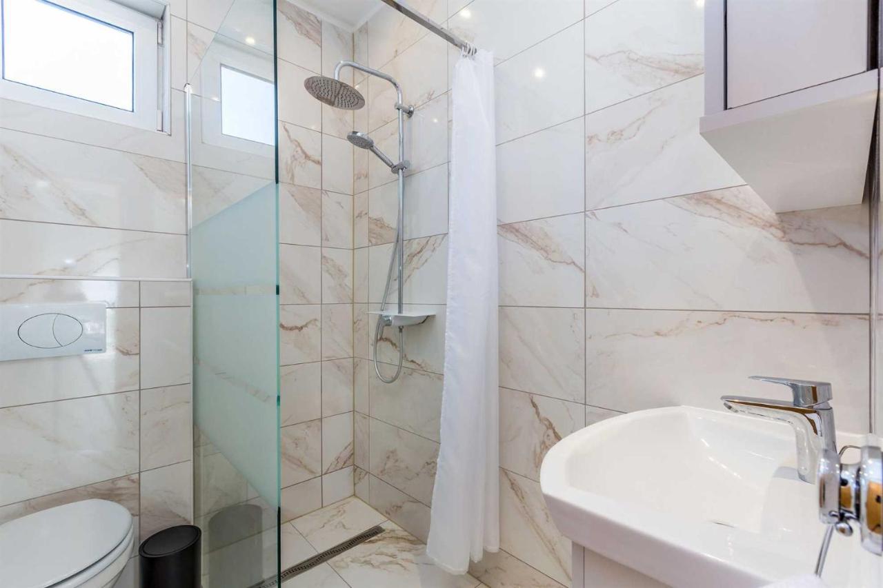 Holiday Home Olive Garden Brzac Bagian luar foto
